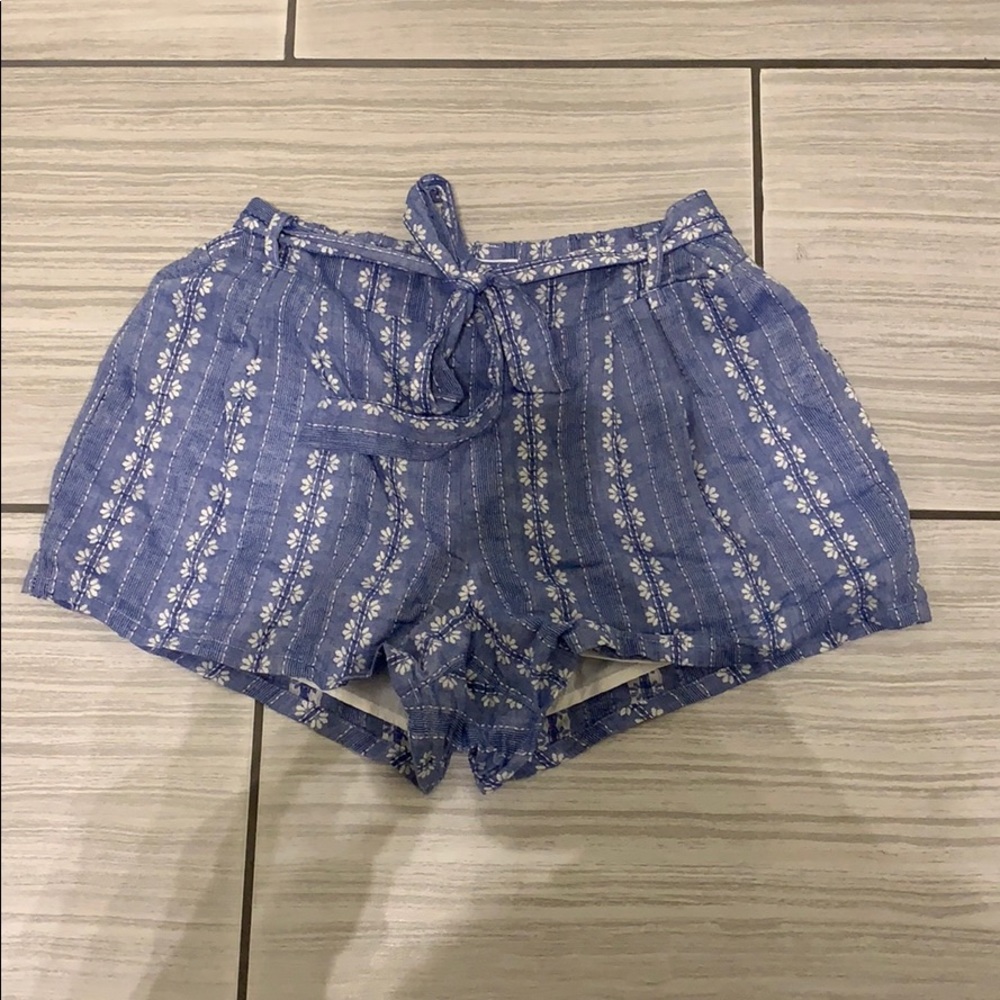 Floral patterned belted shorts.